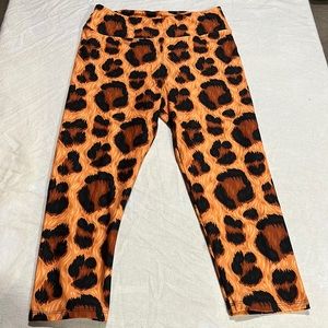 Animal print stretch pants capris-NWT